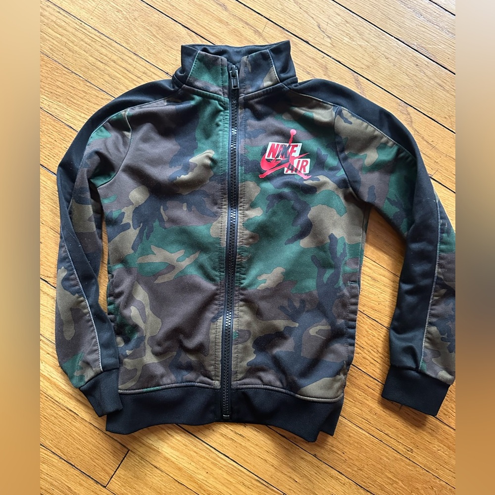 Nike Air Jordan Boy’s Size 4T Camo Zip-Up Track Jacket. Basketball Warm Up!